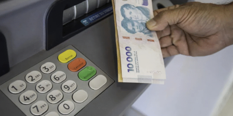 Bancos incrementan tasas de plazos fijos y ofrecen hasta 33% anual