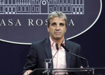 Caputo advierte a los bancos: acaten las normas o habrá medidas severas