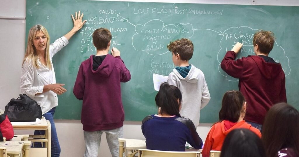 La Provincia transforma las escuelas secundarias con nuevas tecnologías y apoyo