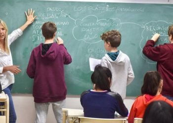 La Provincia transforma las escuelas secundarias con nuevas tecnologías y apoyo