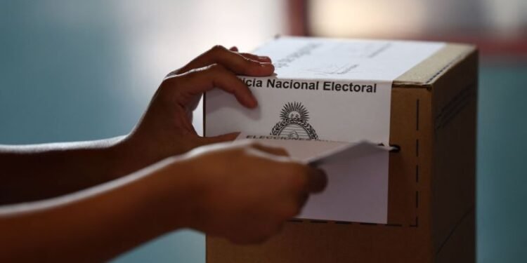 Ciudadanos de la provincia de Buenos Aires se preparan para votar en septiembre