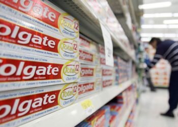 La ANMAT retira del mercado pasta dental Colgate por graves efectos adversos