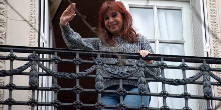 La Justicia define el futuro de Cristina Fernández: prisión domiciliaria o cárcel