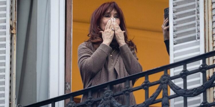 Cristina Kirchner llama a festejar el Día de la Independencia en Lezama