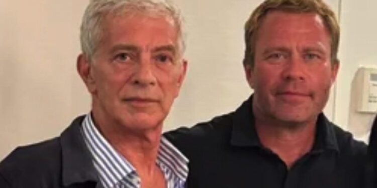 Cúneo Libarona, Ministro de Justicia, promete influencias a exagente de la CIA