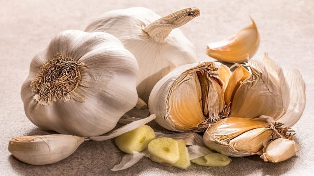 Ajo crudo: el superalimento que mejora la salud cardiovascular y más