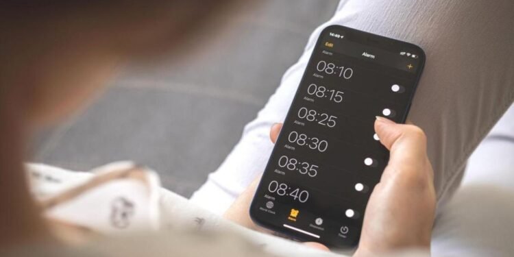 El reloj biológico explica por qué muchos despiertan antes de la alarma