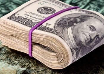 El dólar blue sube a $ 1.325 y acumula un incremento de $ 110 en julio