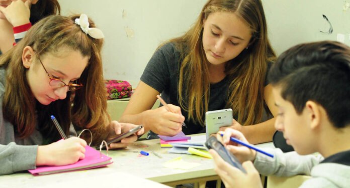 La app Mi PBA mejora el control educativo de estudiantes secundarios