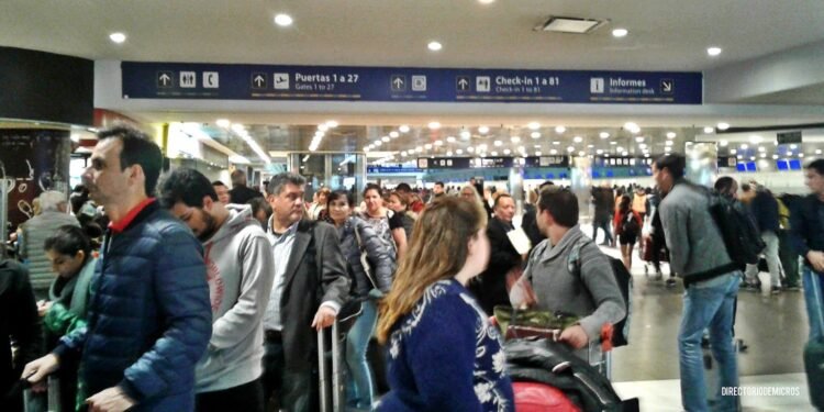 Gobierno aplica conciliación obligatoria para frenar paro de controladores aéreos