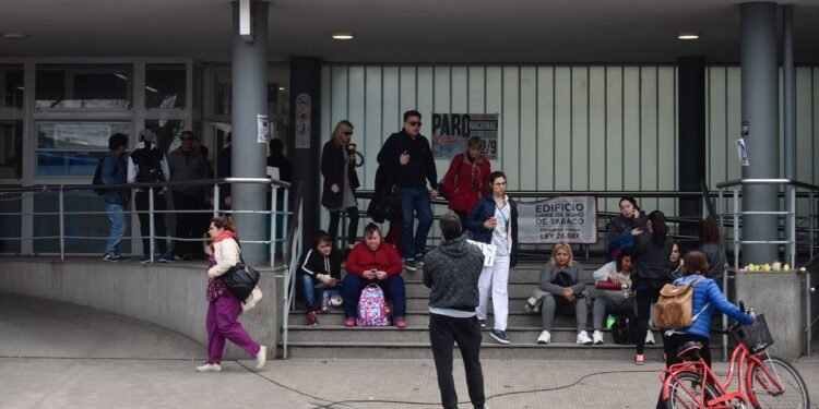 Kreplak desmiente deuda de 400 millones a hospitales nacionales en la provincia