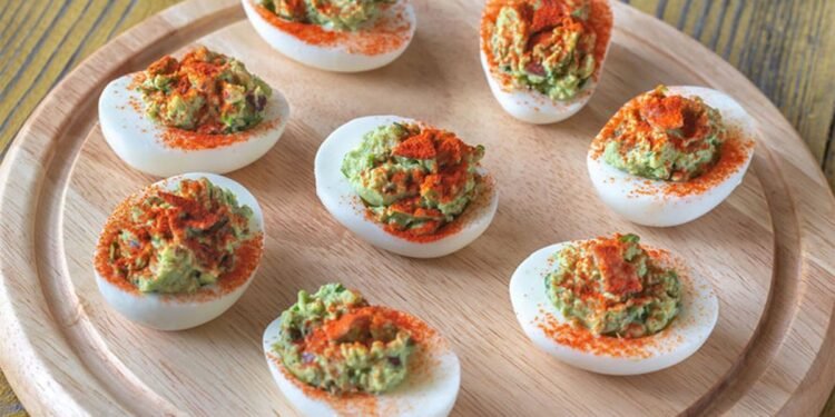 Huevos rellenos de atún y palta: la receta fresca para este verano