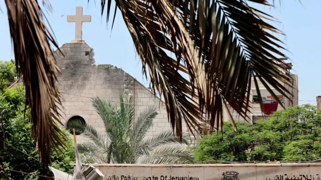 Ataque en Gaza afecta a la única iglesia católica y deja heridos