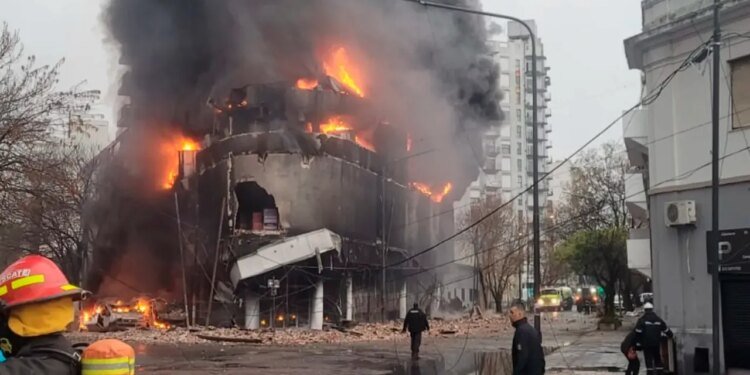 Incendio en La Plata: explosión en depósito de electrodomésticos provoca evacuación