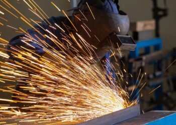 Gobierno reduce aranceles para importar maquinaria y herramientas industriales