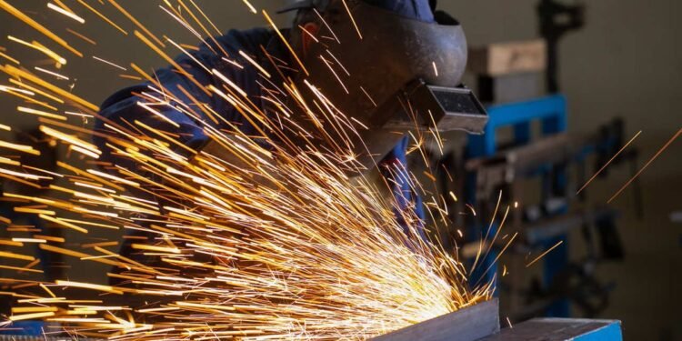 Gobierno reduce aranceles para importar maquinaria y herramientas industriales