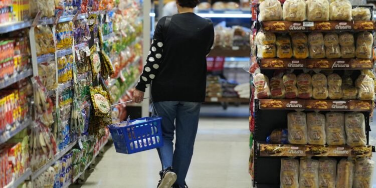 La canasta básica alimentaria aumenta un 1,1% y agrava la pobreza familiar