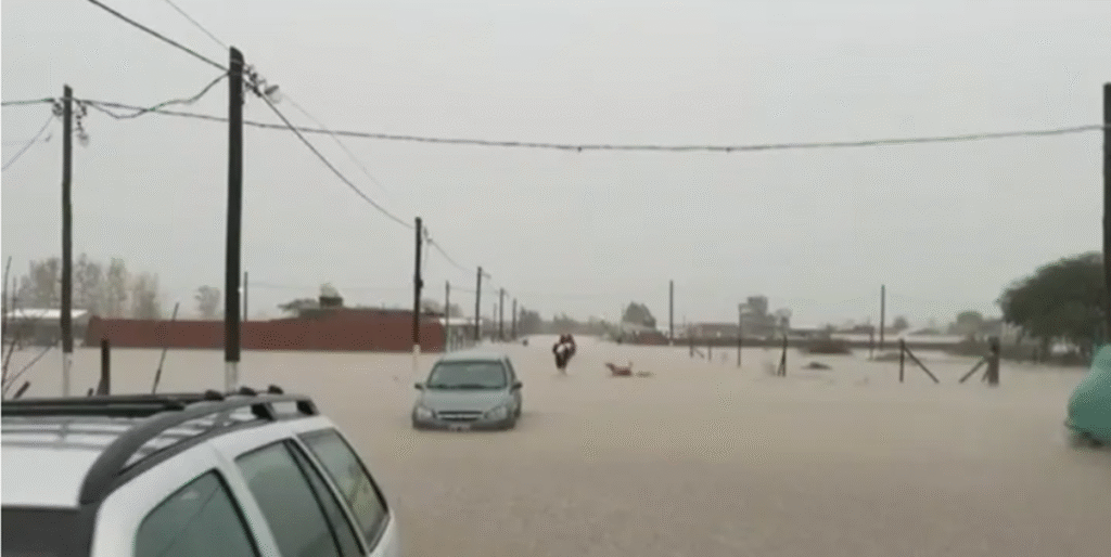 Milei crea fondo de $10.000 millones para ayudar a damnificados por inundaciones