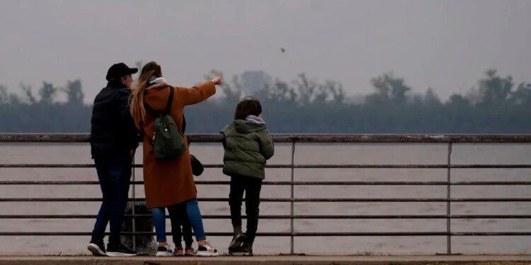Frío y neblinas marcan el viernes en gran parte del país, con lluvias aisladas