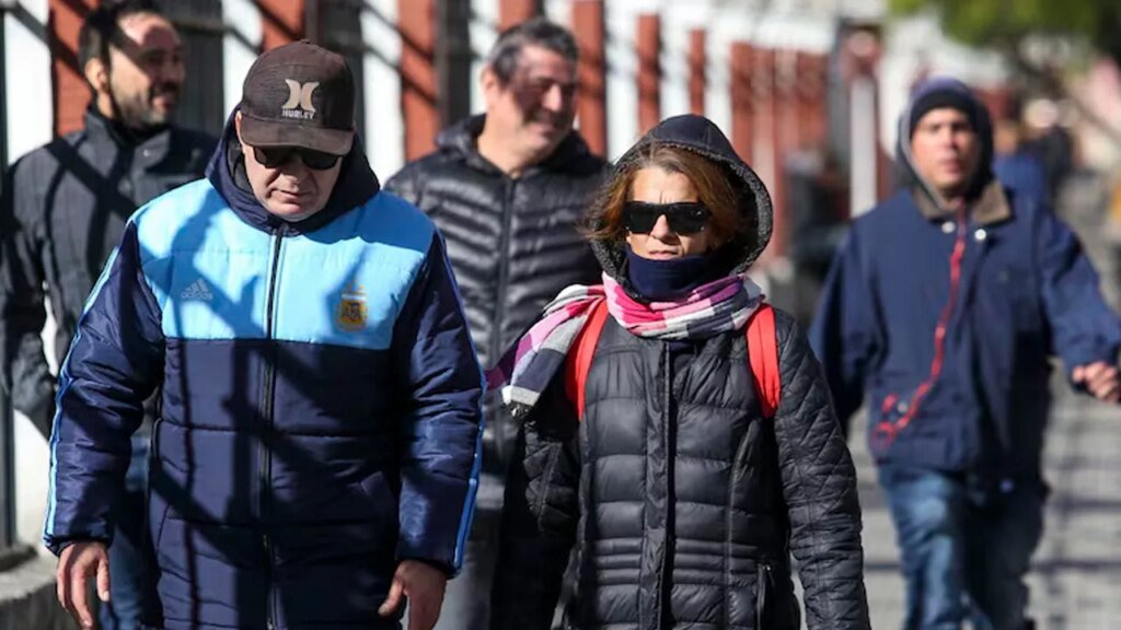 Cielo cubierto y temperaturas estables predominarán en el país hoy
