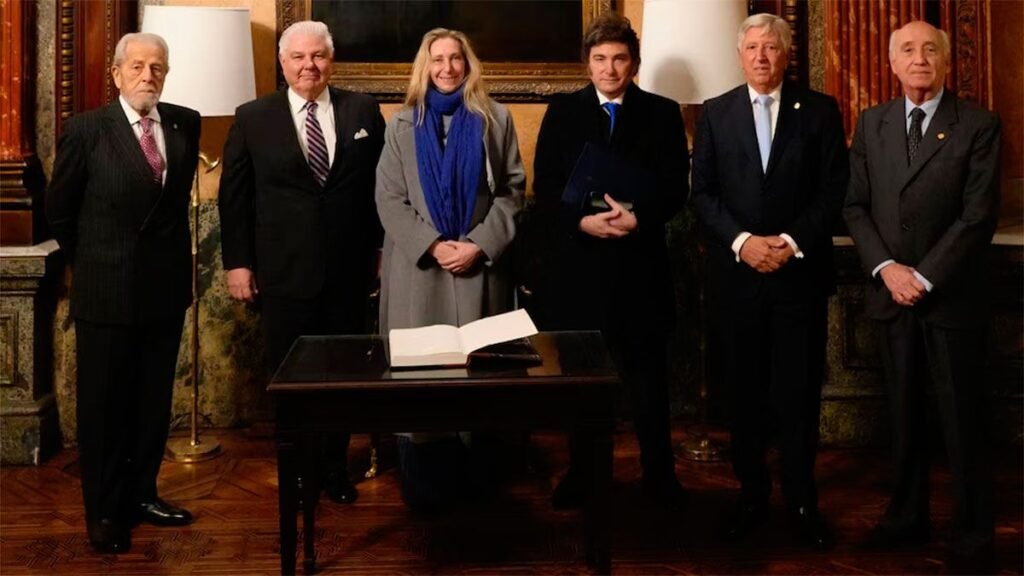 Milei defiende su modelo económico ante 120 empresarios y promete prosperidad