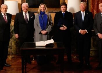 Milei defiende su modelo económico ante 120 empresarios y promete prosperidad