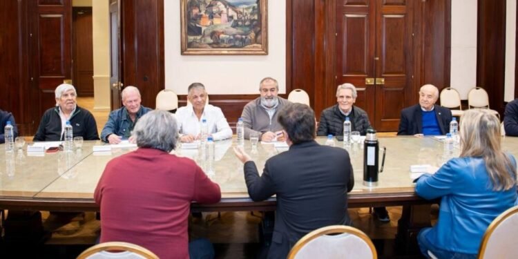 Gremios de la provincia de Buenos Aires enfrentan desafíos por la crisis económica