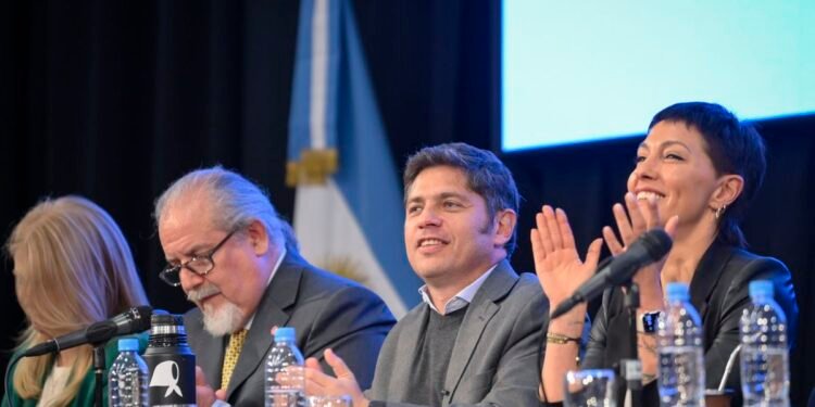 Kicillof y Mayra Mendoza buscan unidad en medio de tensiones peronistas