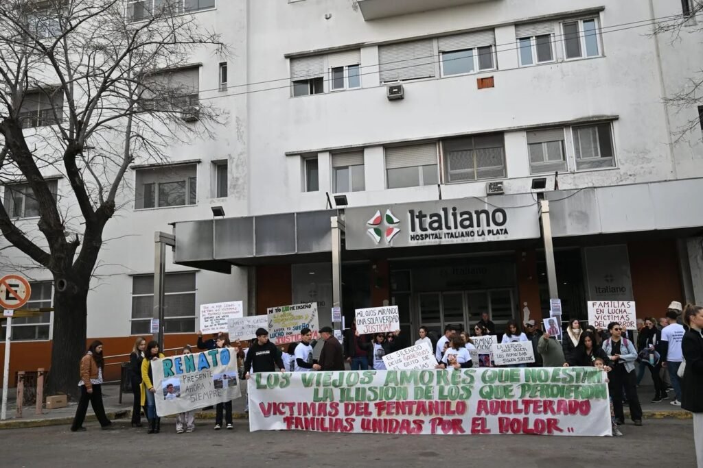 Familiares de víctimas del fentanilo protestan en La Plata por justicia