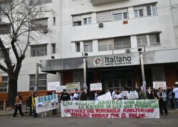Familiares de víctimas del fentanilo protestan en La Plata por justicia
