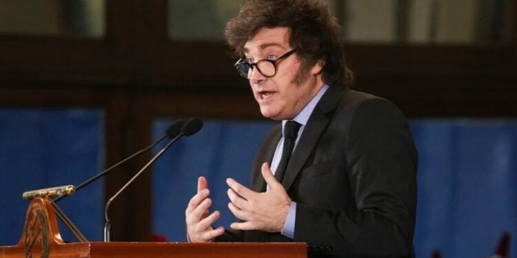 Milei celebra encuestas que respaldan su gestión ante el desafío electoral