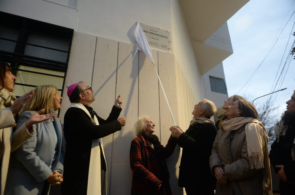La Plata inaugura el mural más grande del mundo dedicado al papa Francisco