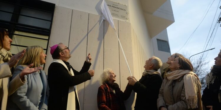 La Plata inaugura el mural más grande del mundo dedicado al papa Francisco