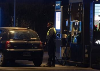 YPF lanza precios diferenciados para nafta y gasoil en sus estaciones