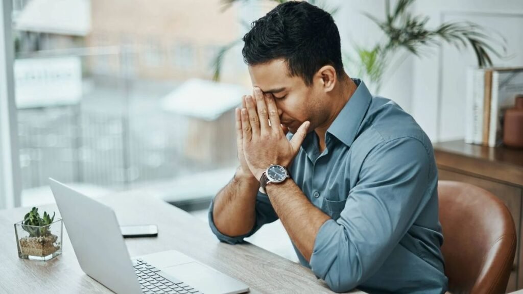 Dormís bien, pero te sentís agotado: ¿te falta descansar de verdad?