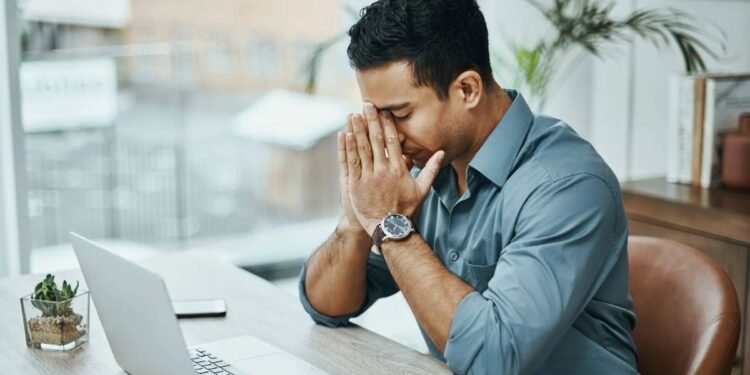 Dormís bien, pero te sentís agotado: ¿te falta descansar de verdad?