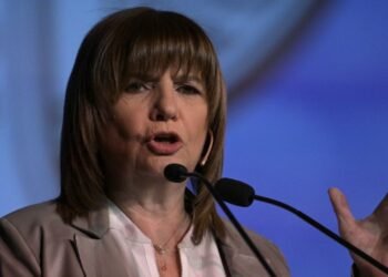 Francos descarta candidaturas y apoya postulación de Bullrich para 2027