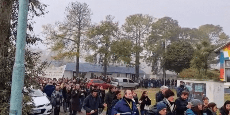 Trabajadores del INTI protestan en General Paz contra su disolución