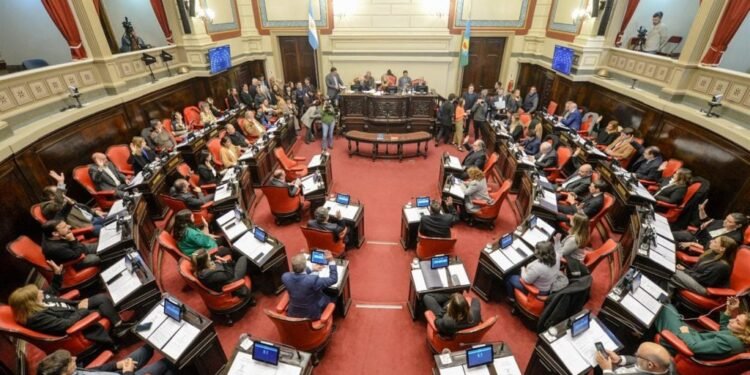 Partidos intensifican negociaciones para definir candidatos en Buenos Aires