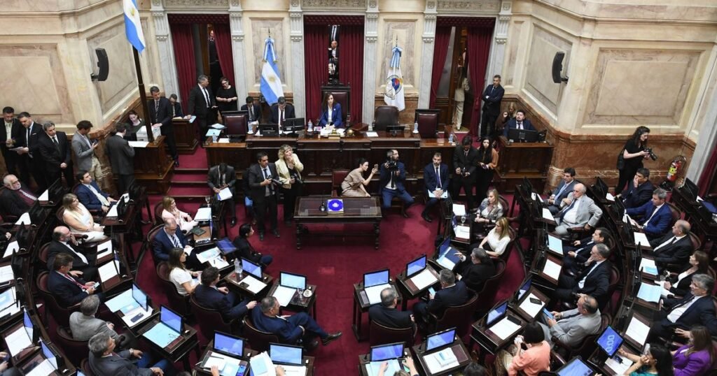 Senado aprueba aumento de jubilaciones en medio de tensiones políticas