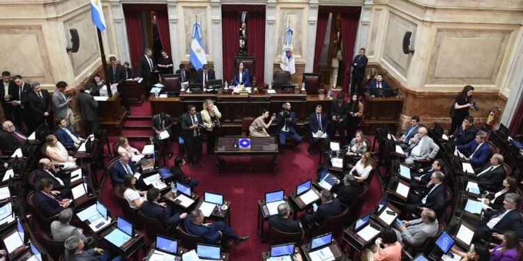 Senado aprueba aumento de jubilaciones en medio de tensiones políticas