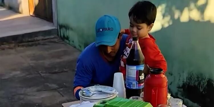 Un niño homenajea a recolectores de basura en su cumpleaños especial