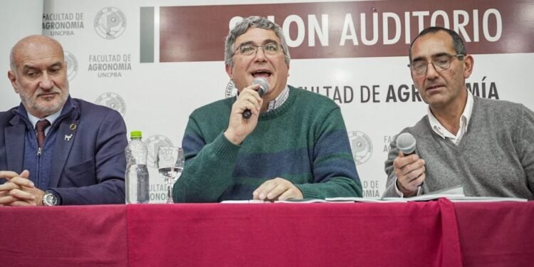 El ministro bonaerense denuncia el ataque del Gobierno al INTA y la ciencia