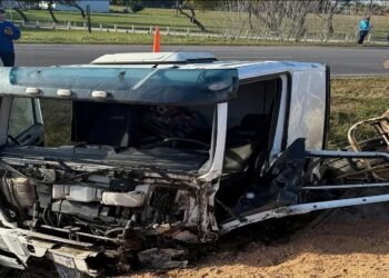 Camión vuelca en la Ruta Provincial N°11 y genera demoras en el tránsito