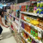 El uso de tarjetas de crédito crece en compras de supermercado, alerta UBA