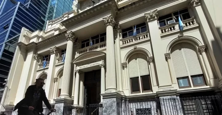 Analistas prevén inflación del 1,8% en julio y dólar a más de $1400 en 2025