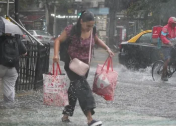 Tormenta de Santa Rosa causa inundaciones y alertas en 12 provincias