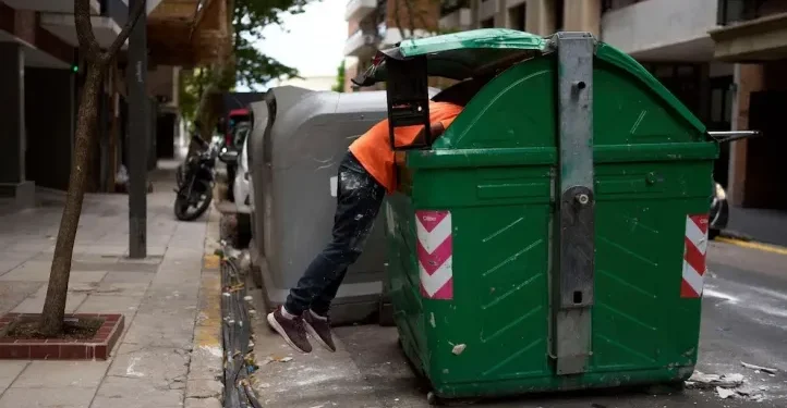 Multas de hasta $900 mil por revuelvo de basura en la Ciudad de Buenos Aires