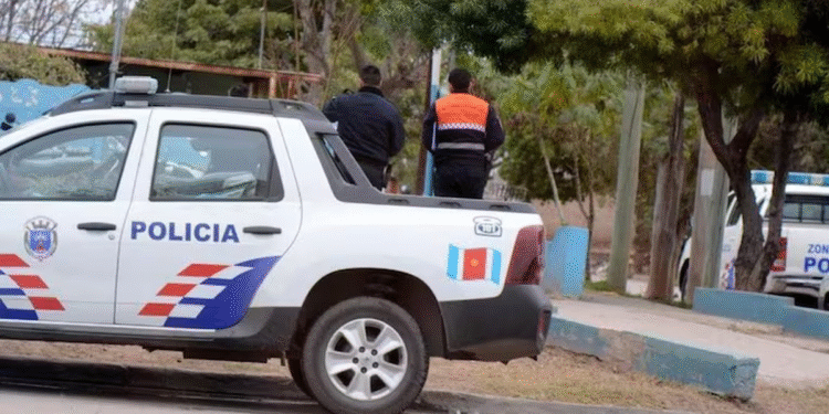 Hijo golpea y viola a su madre de 80 años con esquizofrenia en Santiago