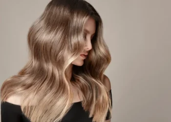 Primavera 2025: el pelo natural y saludable se impone en las tendencias